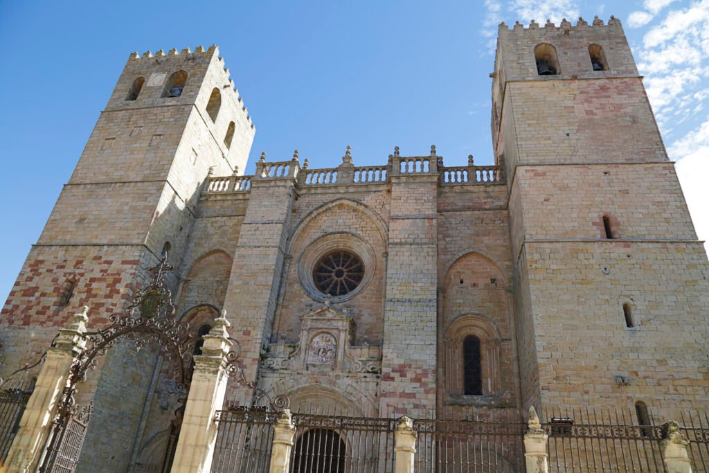 Catedral de Sigüenza ubicada en Castilla La Mancha